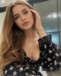 Good afternoon Pretty Honey 💋. Welcome in my life 💋❤️💋. I'm very happy  to know you. I'm Charles, what 's your name, please ?. Yes, honey, your  choice, wishes and needs are