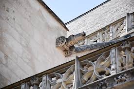 Visiter La Ville De Troyes Un Couple En Vadrouille Cathedrale Ville France Magasin Usine