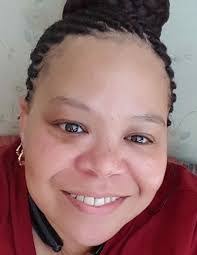 Lynette Leach's Instagram, Twitter & Facebook