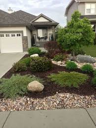 Best Front Yard Landscaping Ideas And Garden Designs 25 Oneonroom Farmhouse Landscaping Cheap Landscaping Ideas Front Yard Landscaping Design