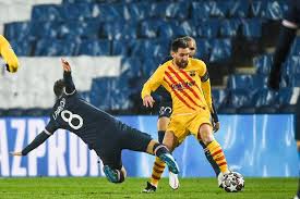 Carton jaune pour sergio busquets pour une faute sur verratti dans l'entrejeu, le catalan est suspendu pour le prochain match de barcelone en coupe d'europe. 8f C1 Leandro Paredes Suspendu Pour Le Prochain Match Les Titis Du Psg