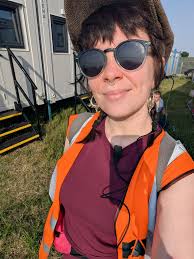 Hello everyone, looking forward to 2026. I have made a booking link for my  on-set services. I graduated VFS last year and worked