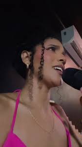 Os vídeos de FernandaSantos (@fernandadejesusco6) com som original