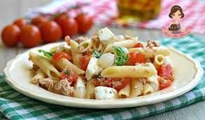 300 g di pasta formato piccolo (io ho usato le conchigliette) 2 pomodori. Pasta Fredda Al Pomodoro E Tonno Con Cipolline Primo Fresco Estivo Tutto Fa Brodo In Cucina