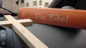 Aber als unsere kinder groß waren und ausgezogen sind und wir plötzlich in unserem haus allein waren, da hatten wir nur noch streit. Im Anfang War Das Wort Die Bibel Ndr De Nachrichten Ndr Info