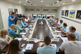 Ігри тривають з 23 липня до 8 серпня 2021 року, у них візьмуть участь 11 тисяч смортсменів, що розіграють 339 комплектів нагород. Volodimir Zelenskij Z Druzhinoyu Olenoyu Zustrilisya Zi Sportsmenami Yaki Predstavlyatimut Ukrayinu Na 32 H Litnih Olimpijskih Igrah U Tokio Oficijne Internet Predstavnictvo Prezidenta Ukrayini