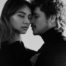 Lightweight ✨ 📸@lauragruiz #lightweight #light #nature #naturephotography  #minimalist #blackandwhite #bnw #monochrome #instablackandwhite #monoart  #insta_bw #bnw_society #bw_lover #bw_photooftheday #photooftheday #bw  #instagood #bw_society #bw_crew ...