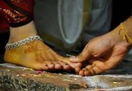 அம்மி மிதித்து அருந்ததி ...