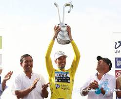 Gustavo Veloso Pasea Por Vilagarcia Su Maillot Y Los Trofeos De La Vuelta A Portugal