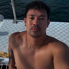 Taylor Swift updated her profile picture.