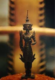 พระราชพิธีบวงสรวงใหญ่ พระสยามเทวาธิราช ตามประเพณีกำหนดไว้วันขึ้น 1 ค่ำ เดือน 5 ของทุกปี ส่วนเครื่องสังเวยที่ใช้บูชาพระสยาม. à¸žà¸£à¸°à¸ªà¸¢à¸²à¸¡à¹€à¸—à¸§à¸²à¸˜ à¸£à¸²à¸Š