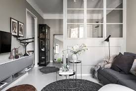 Une Cuisine Noire Dans Un Studio Planete Deco A Homes World Studio Decor Decoration Appartement Appartements Studio