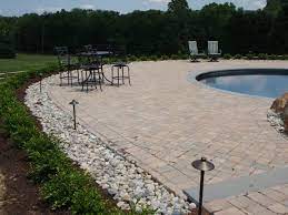 A 1940's bungalow was renovated and transformed for a small family. Ep Henry Pool Deck With Delaware River Rock Klassisch Patio Philadelphia Von Woodward Landscape Supply Houzz