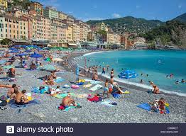 The population was 1,935 at the 2010 census. Menschen Am Strand Angeln Dorf Von Camogli Provinz Genua Ligurien Italienische Riviera Levante Italien Europa Stockfotografie Alamy