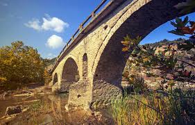 * η συλλογη αρχαιων ευρυματων στο γυμνασιο της πολης. Benetikos Potamos Apo Ta Pio Dhmofilh A3io8eata Twn Grebenwn News Gr