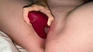 Wife Orgasms with Womanizer Duo Clit Sucking Toy: British Amateur Porn