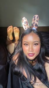 Goddessnutty2 [Soles in the pose] [Toe spread]