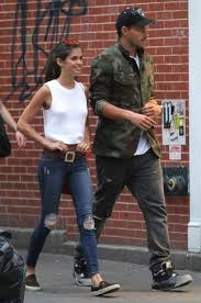 The victoria's secret model, 27, cut a stylish figure in a soft green denim shirt adorned with stars, which she tucked into flared frayed white jeans, both of. Sara Sampaio And Oliver Ripley Oliver Ripley Picture 53674542 454 X 686 Fanpix Net