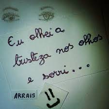 Sono tristeza (tristezza), felicidade (felicità), saudade (nostalgia) e choro (pianto). Um Sorriso Eu Olhei A Tristeza Nos Olhos E Sorri Arrais