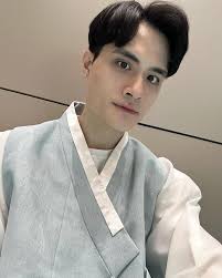 韓服初體驗，搭配久違的自拍照🇰🇷🙂