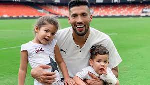Con pablo zabaleta, josé sosa, ezequiel garay y lionel messi, llegó a disputar las eliminatorias para el mundial de brasil 2014. Sentido Mensaje De Ezequiel Garay A Su Hijo Antonio Hospitalizado En Valencia