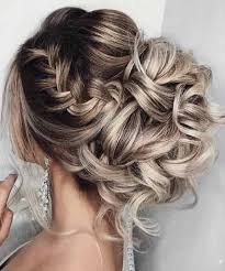 Este foarte important sa stim sa ne facem acasa cateva coafuri, sunt simplu de facut si sunt de agrafe simple, de un elastic de par si de o. 32 Stiluri De Coafuri Moderne Pentru Evenimente 2021 Alizera