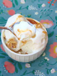Prima di utilizzarla, conservare in freezer la ciotola della gelatiera per un giorno intero. Pensieri Fuori Dal Coro Gelato Alla Ricotta E Miele Con Arachidi E Dulce De Leche Senza Gelatiera E Uova Scelgo Un Libro Per Bambini Con La Pancia Piena