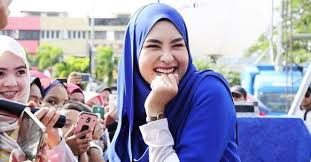 Terkenang zaman acik spin dan siti nordiana. Wani Hasrita Bercinta Dengan Tajul Viral Glamour