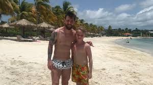 He plays for fc barcelona and the argentina national team. Mum Humbled After Lionel Messi Plays Football With Her 11 Year Old On Holiday Itv News