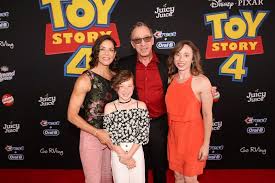 Tim allen and richard karn are reuniting for a new show called 'assembly required'. Tim Allen Has Two Daughters From Two Women Meet The Home Improvement Star S Family