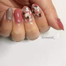 いつかのテキトー迷彩ネイルを更にバレンタイン仕様に 今回もオールducatoで ハートのパールとピンクのホイルは100均の ２月に入ってずっと風邪でダウンしてました 30超えてから ほんと風邪の治り遅いのつらい セルフ nails instagram posts