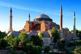 Masjid ini menjadi saksi sejarah dari kejayaan islam dan bangunan ikonik yang megah di istanbul. Dari Gereja Hingga Jadi Masjid Berikut 7 Fakta Menarik Hagia Sophia Kaltim Today