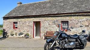 Sie sind mit einer blendmauer verbunden, in deren mitte ein torweg ausgespart ist. Harley Davidson Haus Der Davidsons Zu Verkaufen Motorradonline De