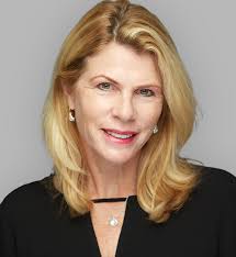 Kerry Hatch's Instagram, Twitter & Facebook