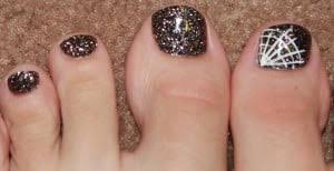 Los hongos que aparecen en las uñas de los pies son una de las dolencias más comunes que existen. La Nueva Tendencia De Los Disenos De Unas 2021 Para Mujeres Mujeres Femeninas