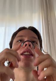 Is Het Beter Om Je Neus Op Te Halen of Te Snuiten