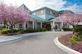 Located In San Jose In Sunny California Regency Of Evergreen Valley Offers Care For Those Wanting Assist Assisted Living House Styles Assisted Living Facility