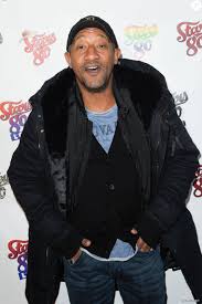 Sur le tapis rouge, toutes les plus grandes stars étaient présentes : Edouard Montoute Avant Premiere Du Film Stars 80 La Suite A L Olympia De Paris Le 5 Decembre 2017 C Coadic Guirec Bestimage Purepeople