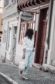 Boyfriend jeans — everybody's got 'em. Mom Boyfriend Girlfriend Jeans Was Ist Was Julies Dresscode