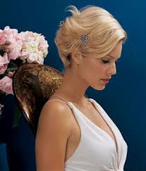 If you've got short hair, then you know it can sometimes be a huge pain to have an updo, but not with this tucked look.style me pretty.com is a style savvy. Loose Wedding Updos Short Wedding Hair Short Bridal Hair Short Hair Styles