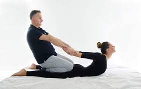 La corretta applicazione della crema. Corso Di Massaggio Thailandese Tradizionale Scuola Di Massaggio Tao