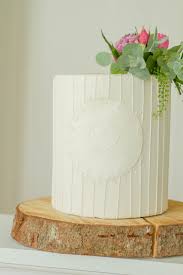 Liebevoller kuchen mit glitzer kuchen deko. Kuchen Miezen Back Blog Anleitungen Torten Kurse Torten Aufleger Torten Mit Echten Blumen Dekorieren