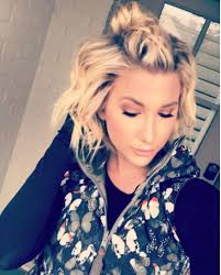 How Does Savannah Chrisley Curl Her Hair Details Inside Short Hair Updo Short Hair Balayage Short Hair Styles Easy