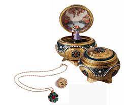 I love this, i saw this at the hallmark store last year, so cute, but kinda big in size. Anastasia Music Box With Necklace For Sale Penoticiascombr Gearhostpreview Com