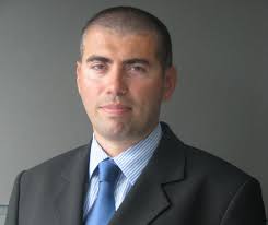 Diplomirao u SAD-u, karijeru počeo u Ernst&Youngu, danas je u Hypou