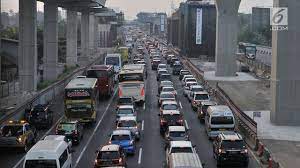 Korps lalu lintas (korlantas) polri memperkirakan, lonjakan kendaraan saat libur lebaran 2021 akan terjadi saat arus balik mudik pada medio mei. Mudik Lebaran 2021 Dilarang Bisnis Transportasi Umum Darat Harus Dibantu Bisnis Liputan6 Com
