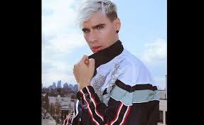 He rose to fame for his self titled youtube channel. Creators Going Pro Stylist To The Stars Brad Mondo Knew He Wanted To Be A Youtuber So He Made It Happen