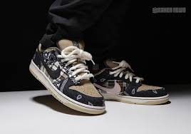 Cactus jack records is the record label of houston rapper, travis scott. Travis Scott Nike Dunks Photos Release Date Sneakernews Com