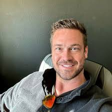 Amber Meredith's Instagram, Twitter & Facebook