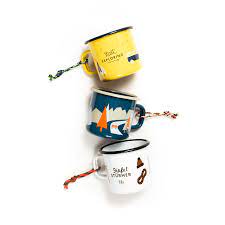 Mit der richtigen tasse im gepäck kann das abenteuer jederzeit beginnen: Roadtyping Start Exploring Emaille Tasse Gelb Wildhood Store